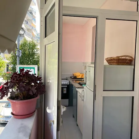 Avocado Balcony Apartment