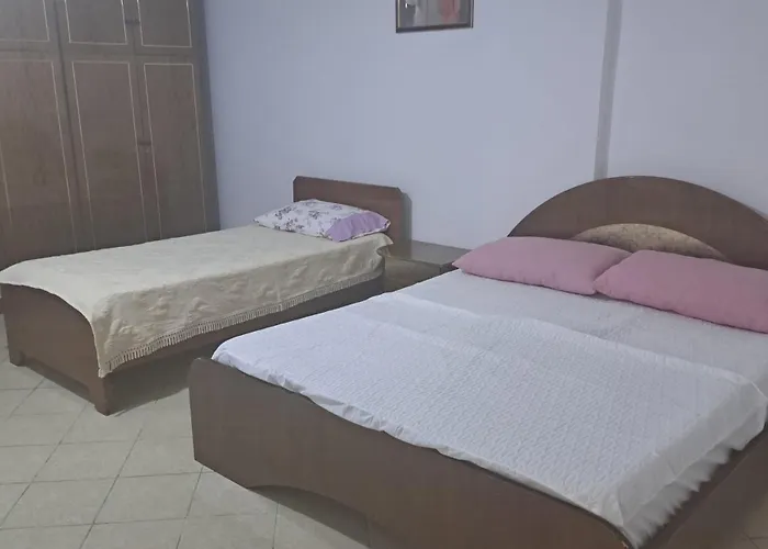 Avocado Balcony Apartment *