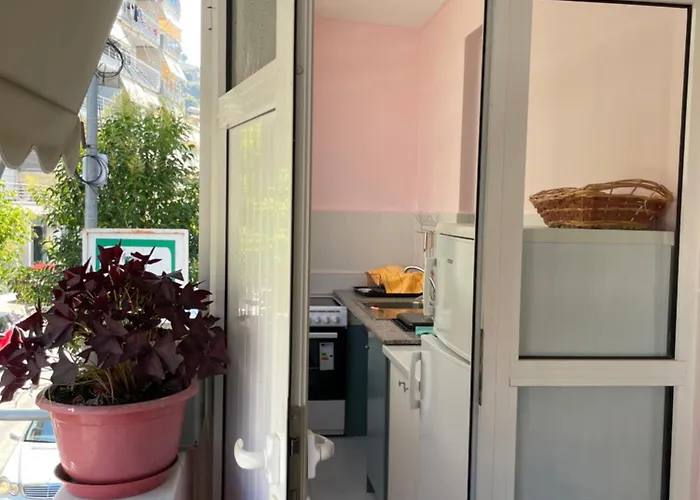 Avocado Balcony Apartment