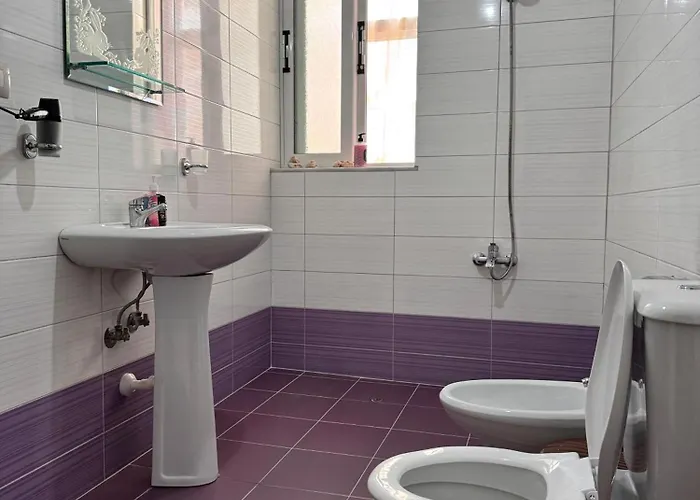 Avocado Balcony Apartment *